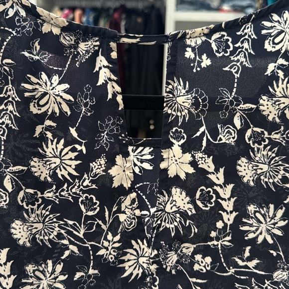 Astr Floral Flowy Blouse - Picture 4 of 4